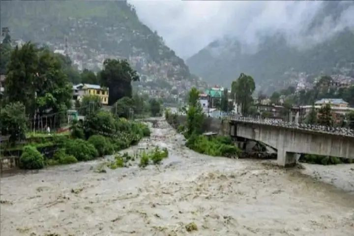 Tourists stuck in Sikkim, heavy rain hinders rescue