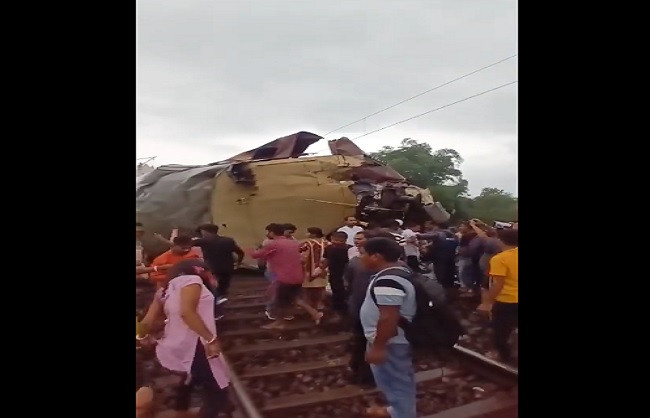 Two compartments of Kanchenjunga Express derailed by goods train, many passengers injured