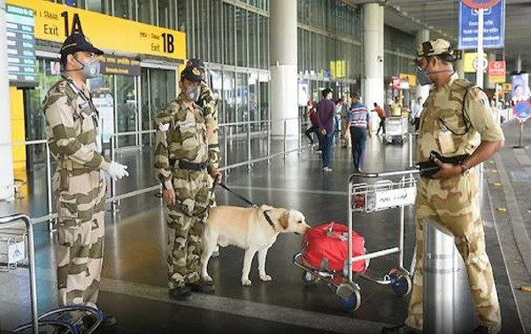 Delhi airport bomb threat