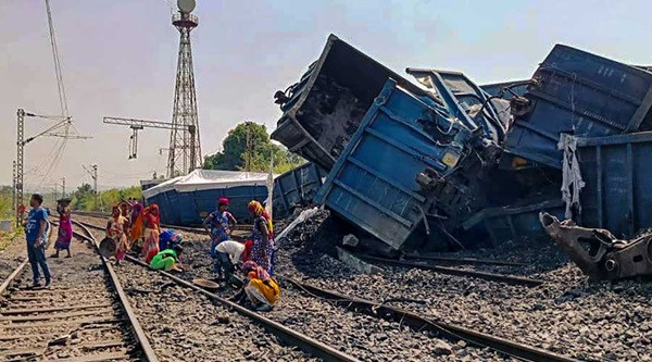 Goods train derailed (symbolic picture)