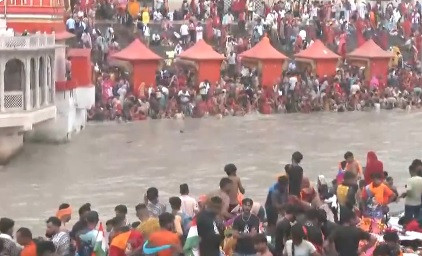 On the first Monday of the month of Shravan, devotees take a holy bath in the Ganga at Haridwar