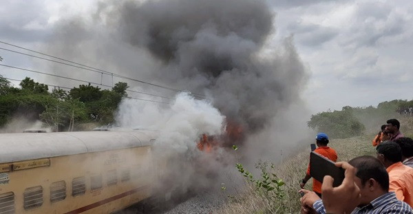 Fire breaks in train (symbolic picture)