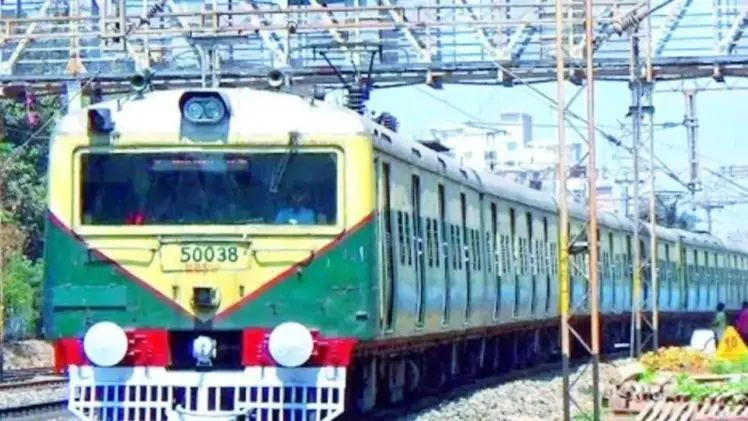 Fire breaks out at Diamond Harbour-bound train: