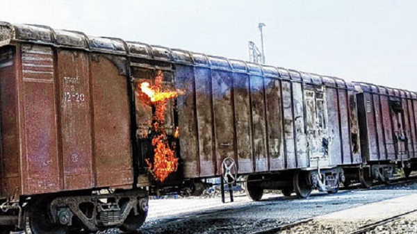 Fire breaks in freight train (symbolic picture)