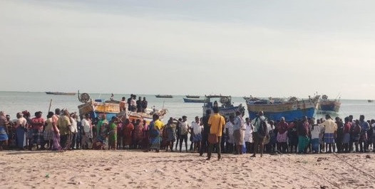 Sri Lankan Navy apprehends 26 Indian fishermen