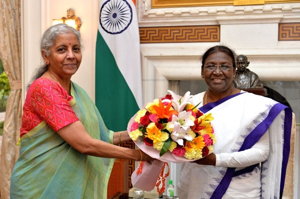 Nirmala Sitharaman and Droupadi Murmu (file picture)