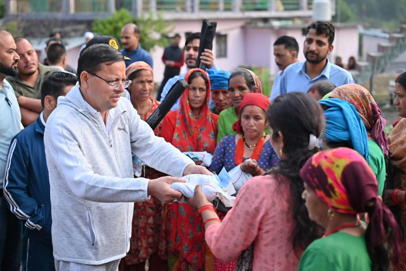 Chief Minister Dhamir met the students in Pauri