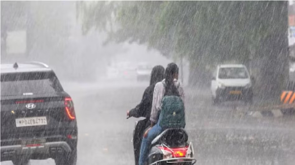 Heavy rains hit Delhi