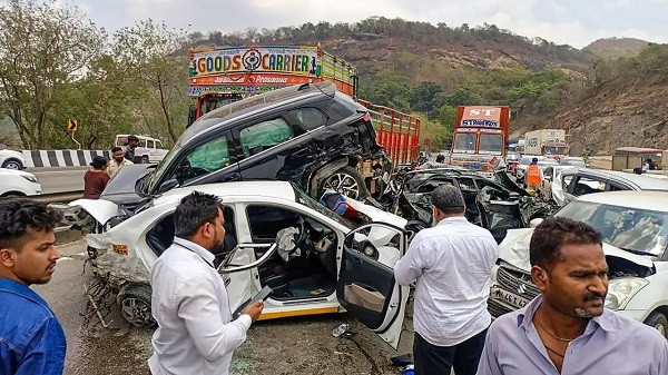 Accident on Mumbai-Pune Expressway