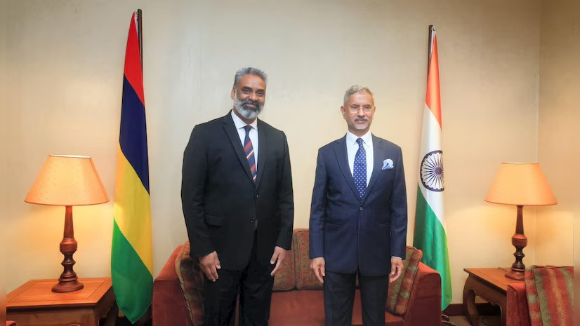 Jaishankar meets Mauritius PM