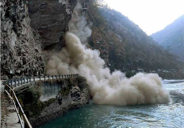 landslide manali highway (symbolic picture)