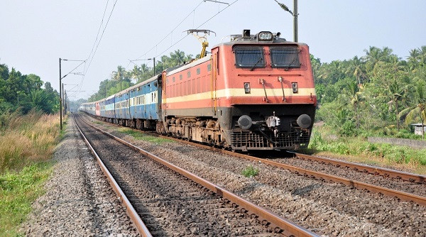 Catching a train at Sealdah gets smarter with QR code scanning