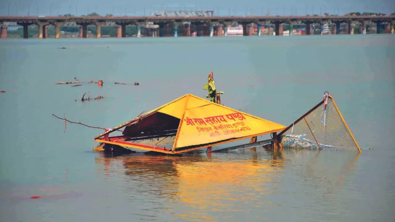 e water level of Ganga and Yamuna in Uttar Pradesh is constantly rising