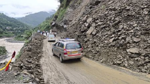 Badrinath highway (symbolic picture)