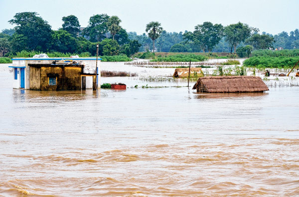 Without DVC, Udayanarayanpur is flooded, common people are in trouble