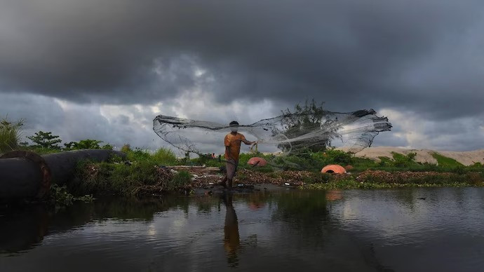 Low pressure again! Rain forecast in South Bengal, warning for fishermen too