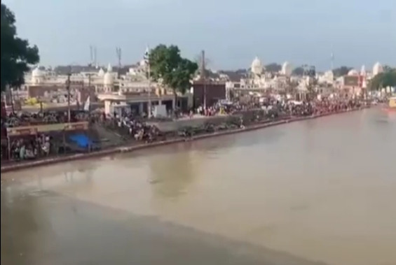 The water level of Saryu river is increasing in Ayodhya