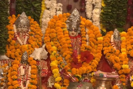 Aarti at Sri Adhya Katyayani Shaktipeeth Temple