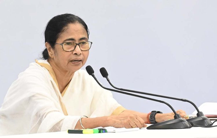 Mamata directs ministers to pay more attention to floods than pujas