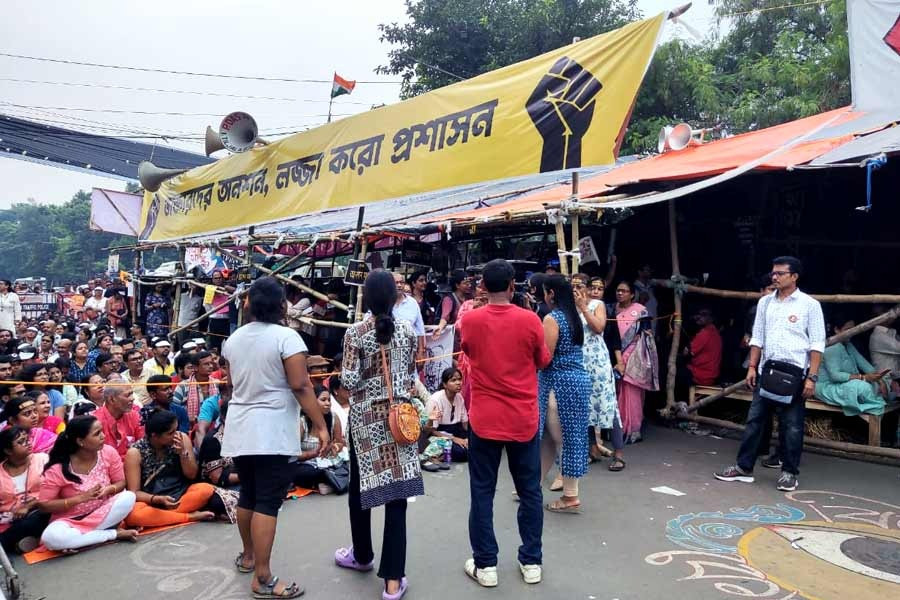 Several doctors are sick, yet the hunger strike is going on in Dharmatala and Siliguri