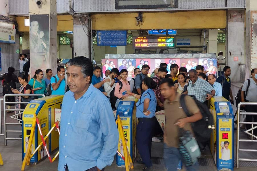 Mechanical disturbance, Kolkata's lifeline metro stopped again