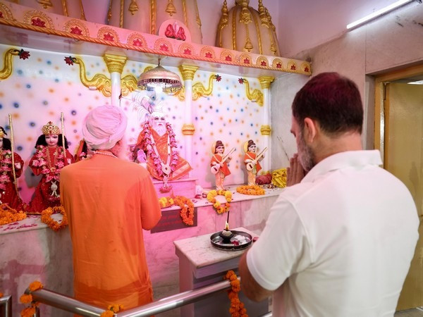 Rahul Gandhi worshiped in Valmiki temple in Delhi