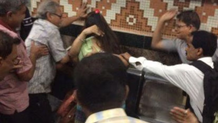 Girl's boyfriend beaten up at Sealdah station