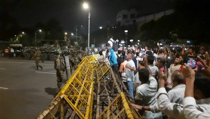 Again stormy Dhaka; Protesters try to enter Bangabhaban