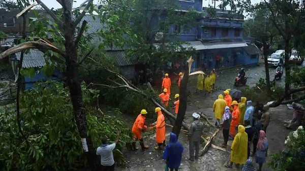 Jhargram-Jamboni link flooded due to Cyclone Dana