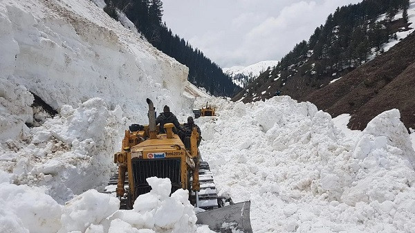 Snowfall in kashmir Bandipora