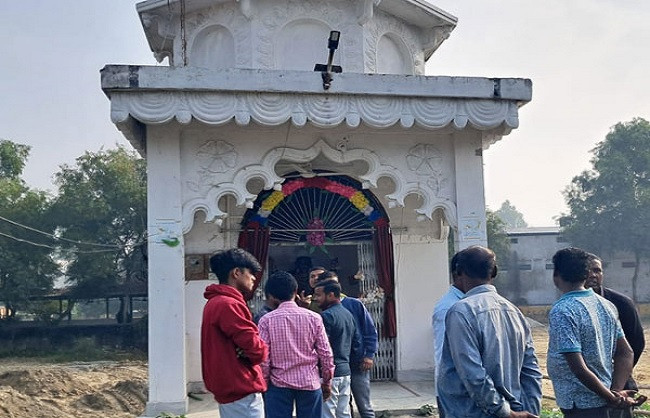 Maa Kali's jewelry was stolen by breaking the lock of the temple, Chanchlya in Balurghat