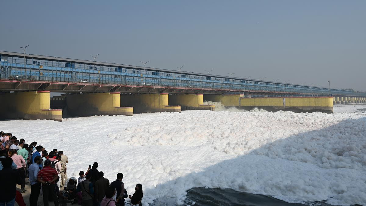 Yamuna covered in white foam again, air quality in Delhi poor