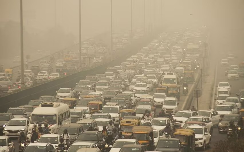 Heavy air pollution in Delhi