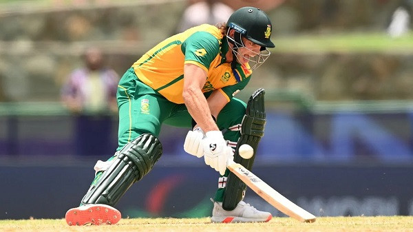 Stubbs-Kutsia bats South Africa to win