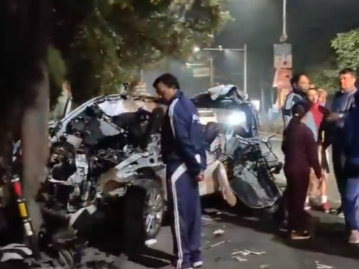 Container hits Innova car in Dehradun; Tragic death of 6 people, arrested driver