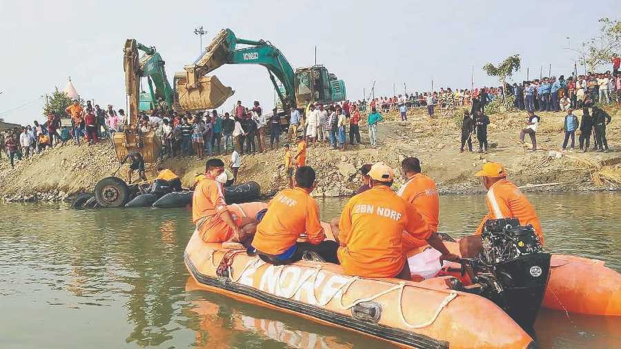 Malda's Manikchak Ghat collapse