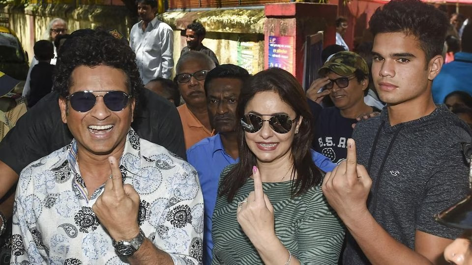 Sachin voted with his family, Master Blaster participated in the festival of democracy