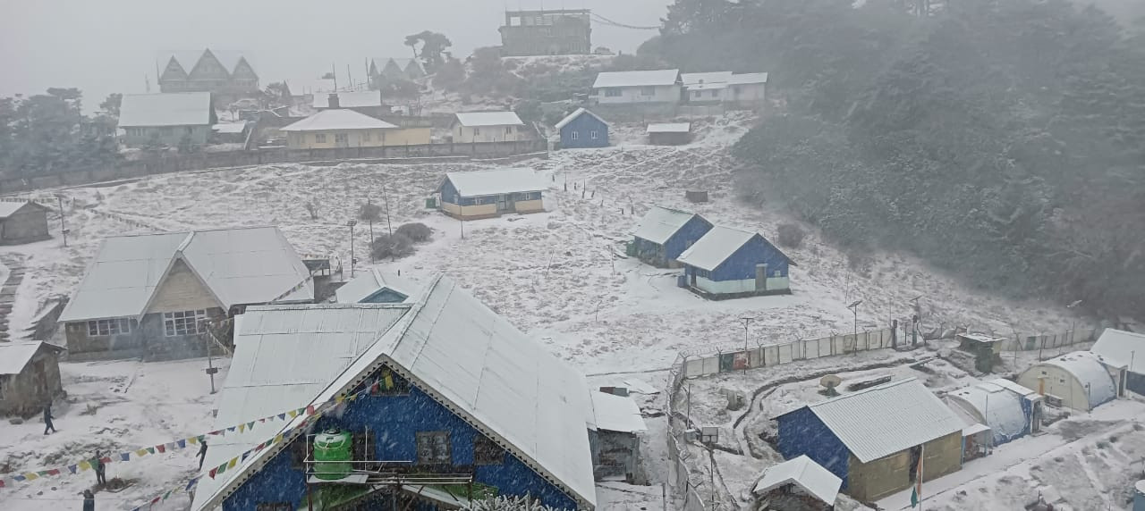 First snow of the season in Sandakphu