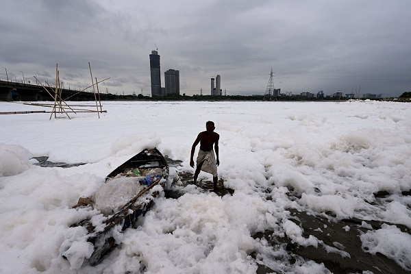 Toxic foam in Yamuna