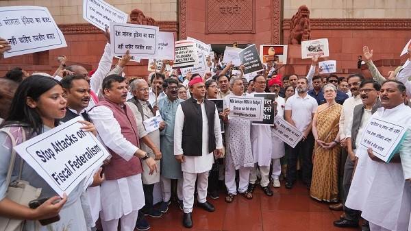 Indi alliance counter-protests