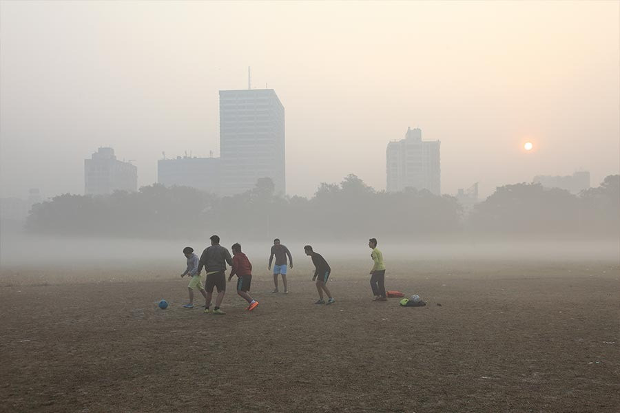 Mumbai is shrouded in smog, capital Delhi is shivering in the cold in Konkan