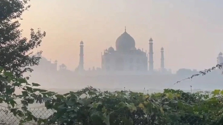 Taj Mahal shrouded in fog, Delhi shivers in Konkan cold