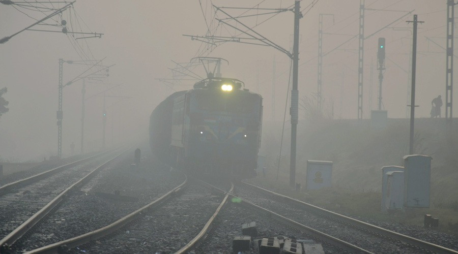 Delhi shrouded in dense fog