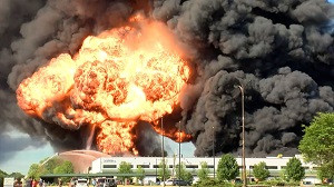 Fire in a chemical factory (Symbolic picture)