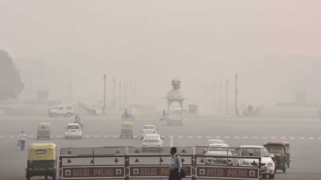 Several areas of the capital shrouded in smog, Delhi residents worried