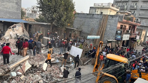 A multi-storey building collapsed in Sector 17 market area of ​​Chandigarh