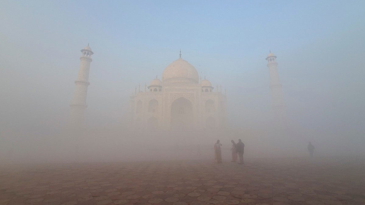 Taj Mahal invisible in dense fog, visibility reduced to zero in Agra