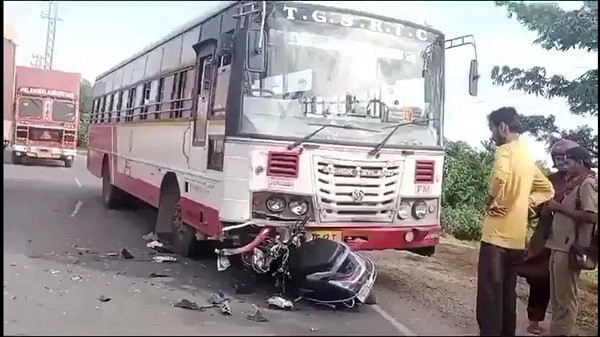 Road accident in Jadavpur