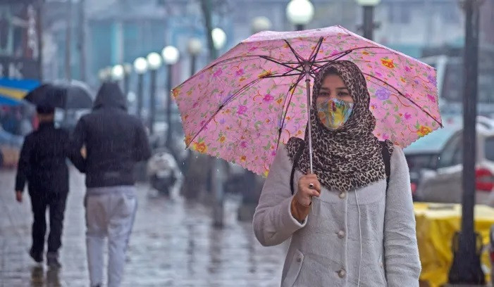 Cold wave prevails in Srinagar