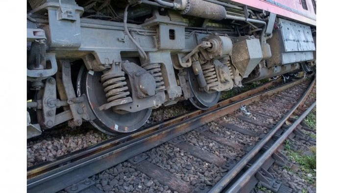 Goods train derails near Fatehpur in UP